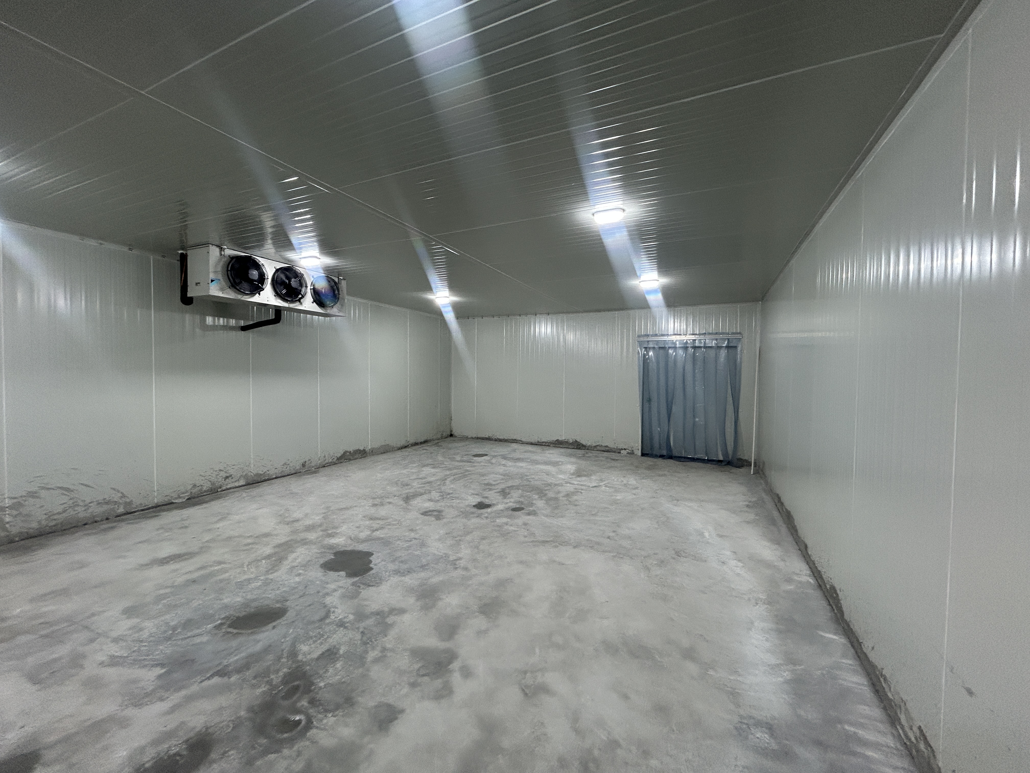 Cold Room with PVC Strip Curtain Access